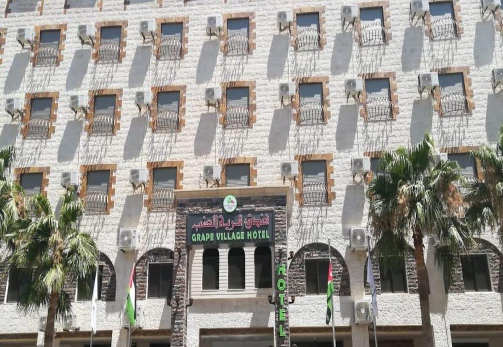 Grape Village Hotel Amman Bagian luar foto